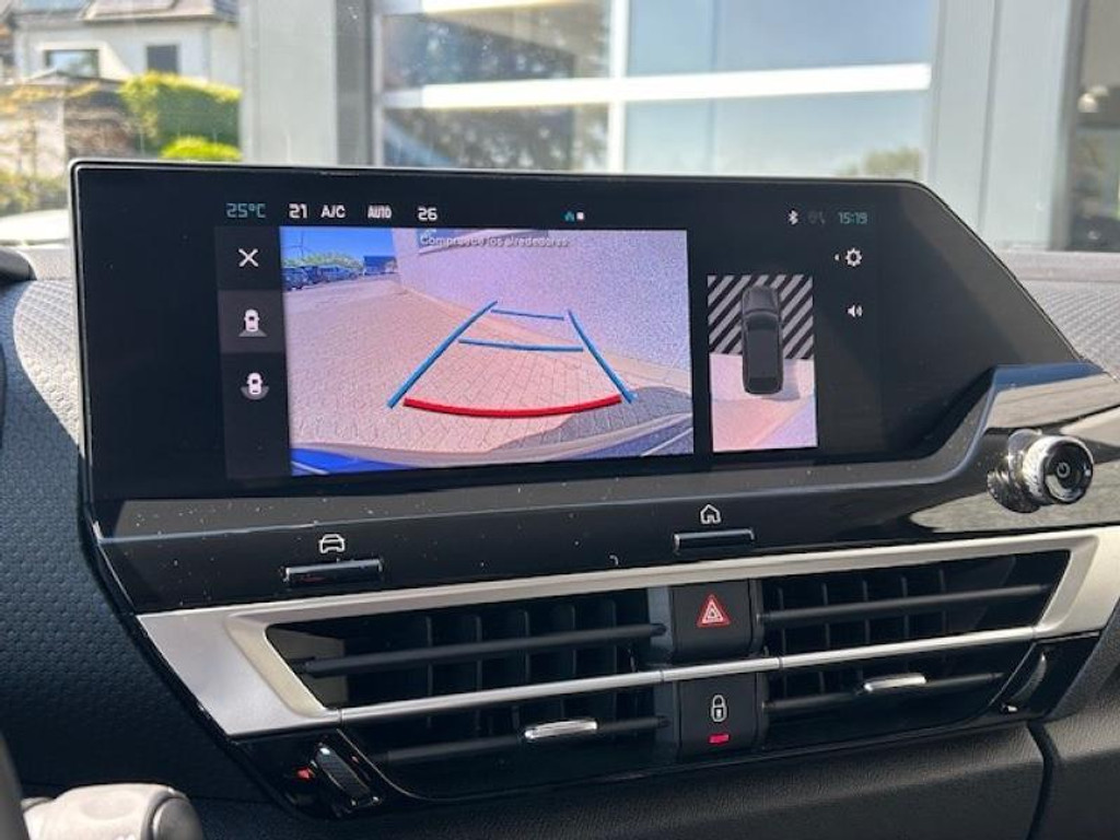 53043104-3.jpg