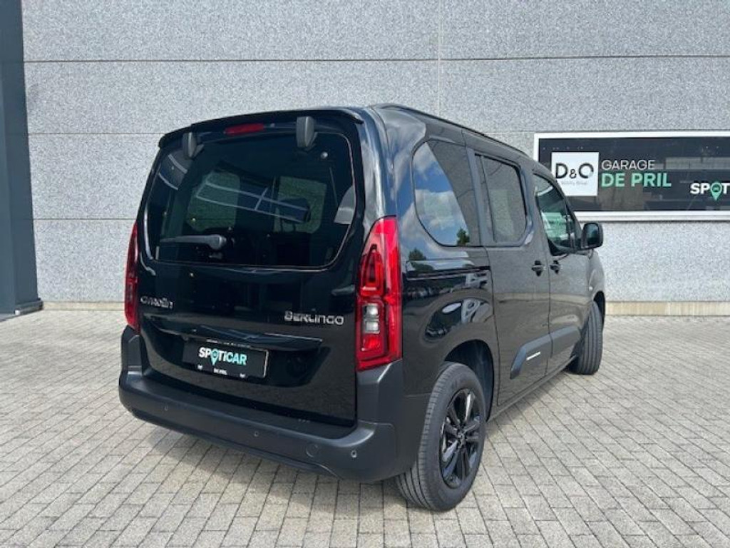 53605349-2.jpg