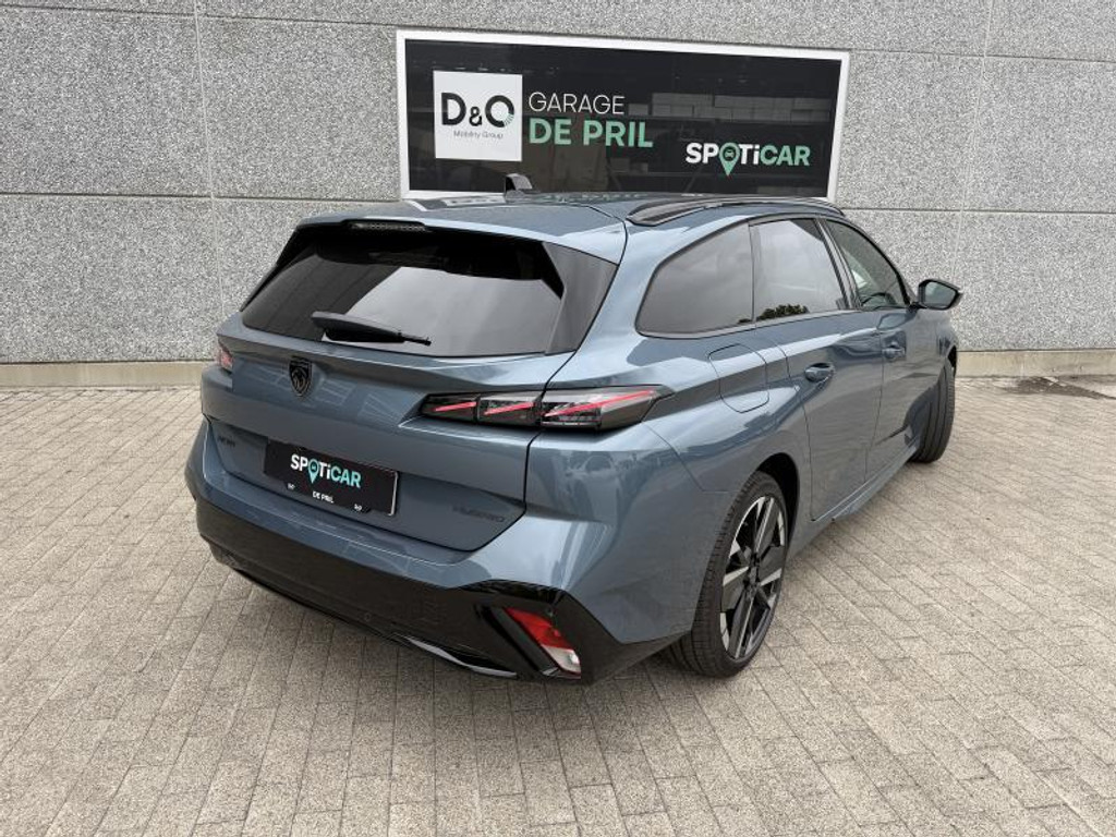 55412808-2.jpg