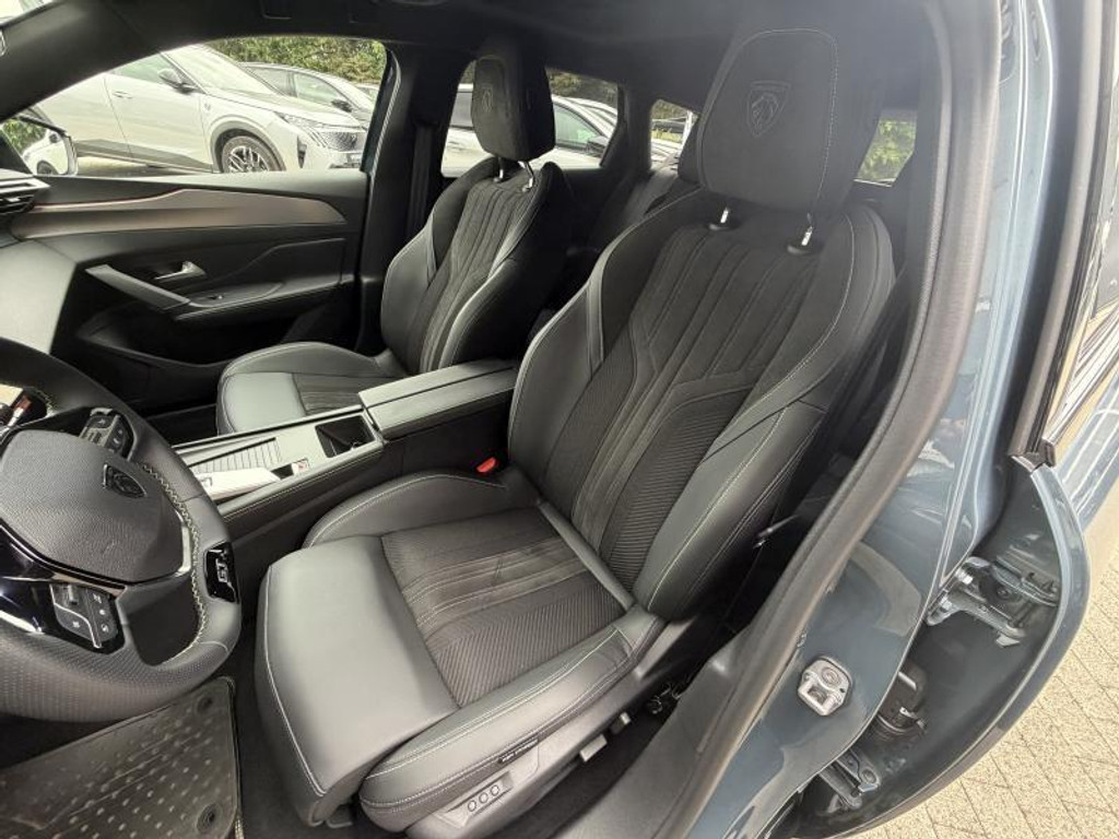 55412808-3.jpg