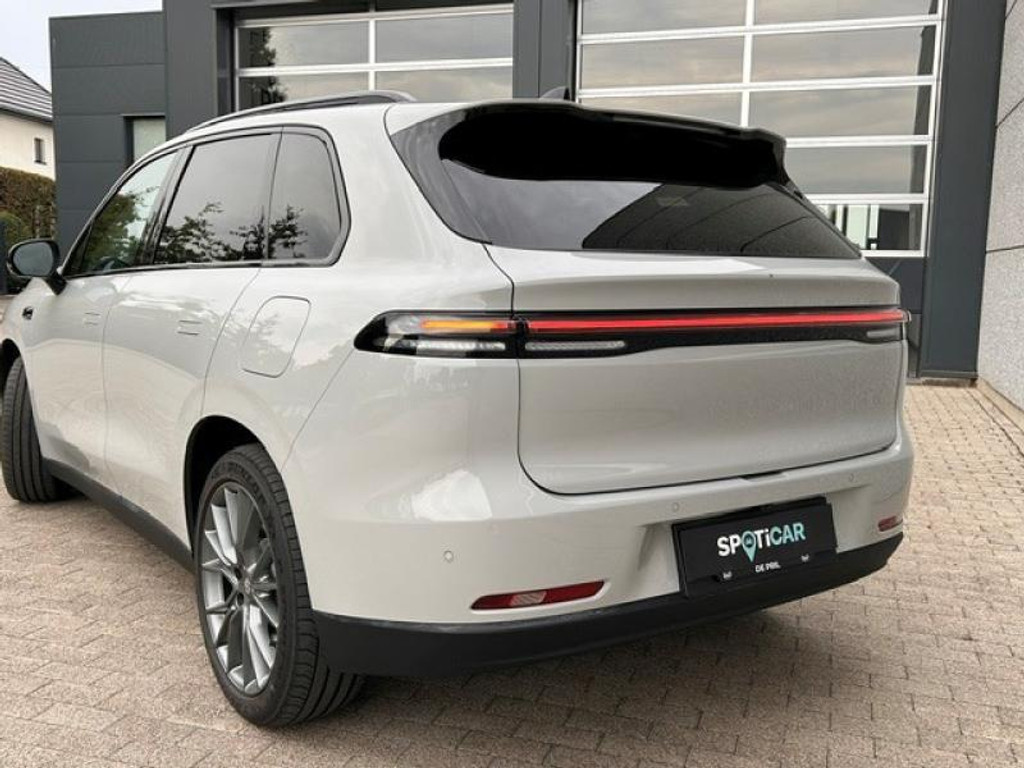 57276841-4.jpg