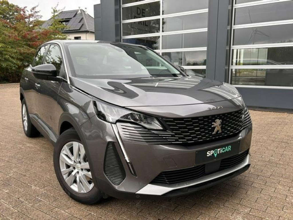 57317932-3.jpg