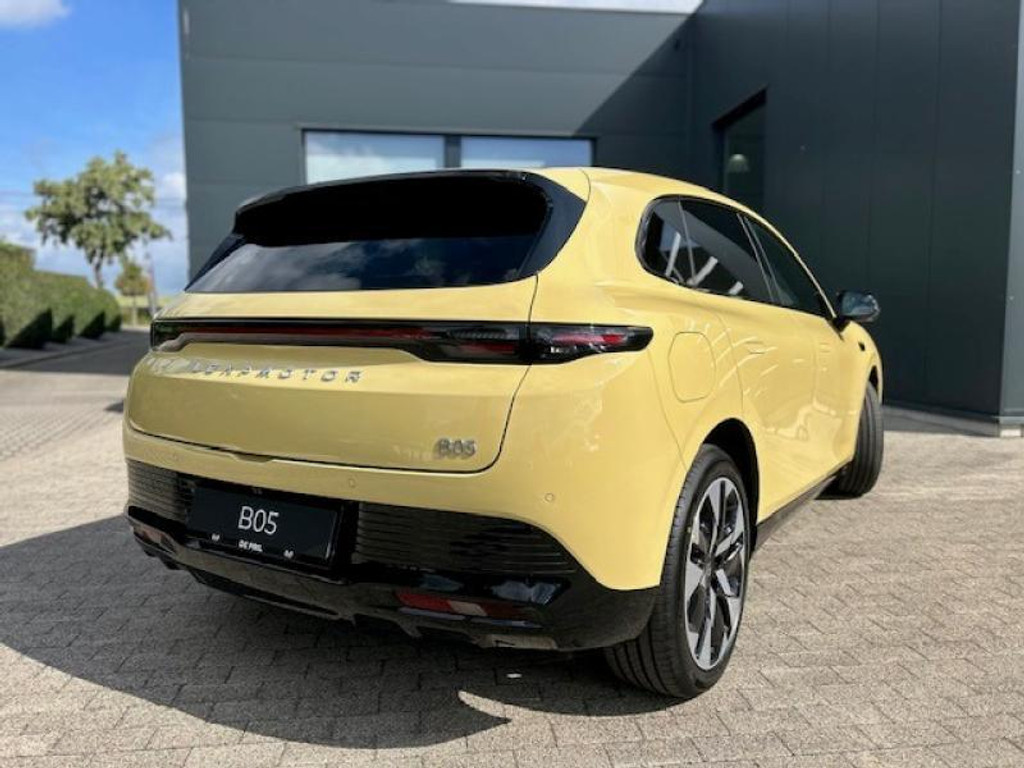 57729070-2.jpg